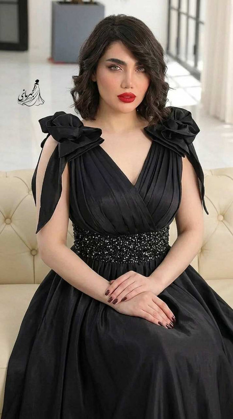 پیراهن مجلسی سرشانه گل لاله