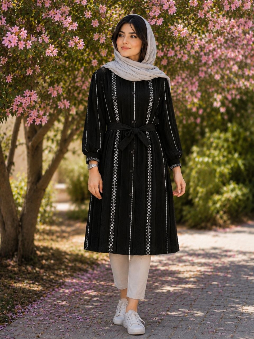 مانتو کاربردی یقه گرد حریر ژاکارد کریشه 2