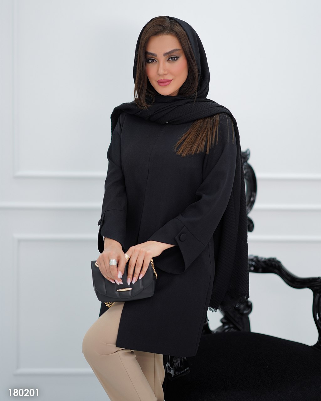 مانتو کاربردی یقه گرد آستین شیپوری ماجده