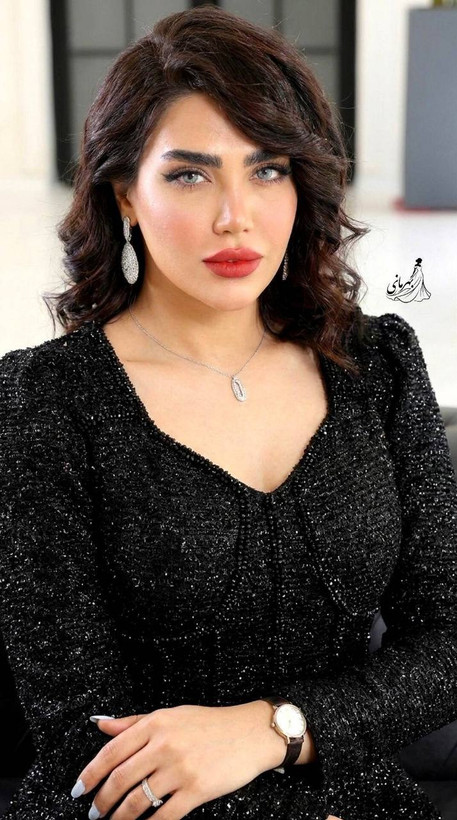 پیراهن مجلسی دانتل چمنی کاپدار سنگدوزی سارا